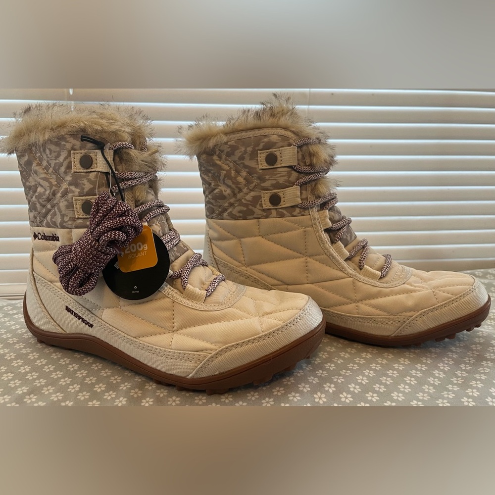 Women’s Columbia Minx Shorty Boots with Faux Fur size 6.5 new